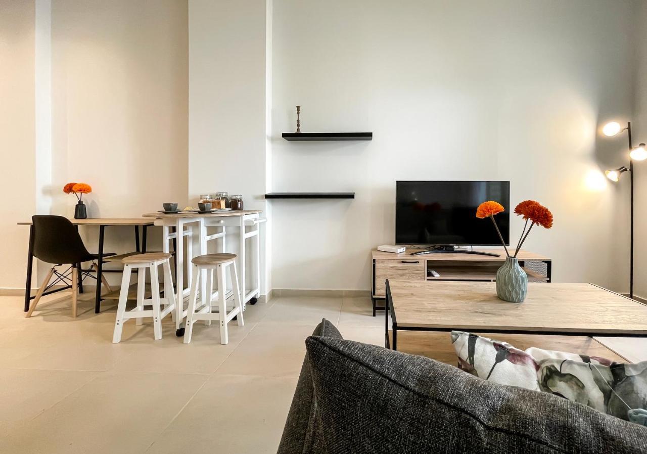شقة Soho Modern 55Sqm Studio With Secret Garden أثينا المظهر الخارجي الصورة