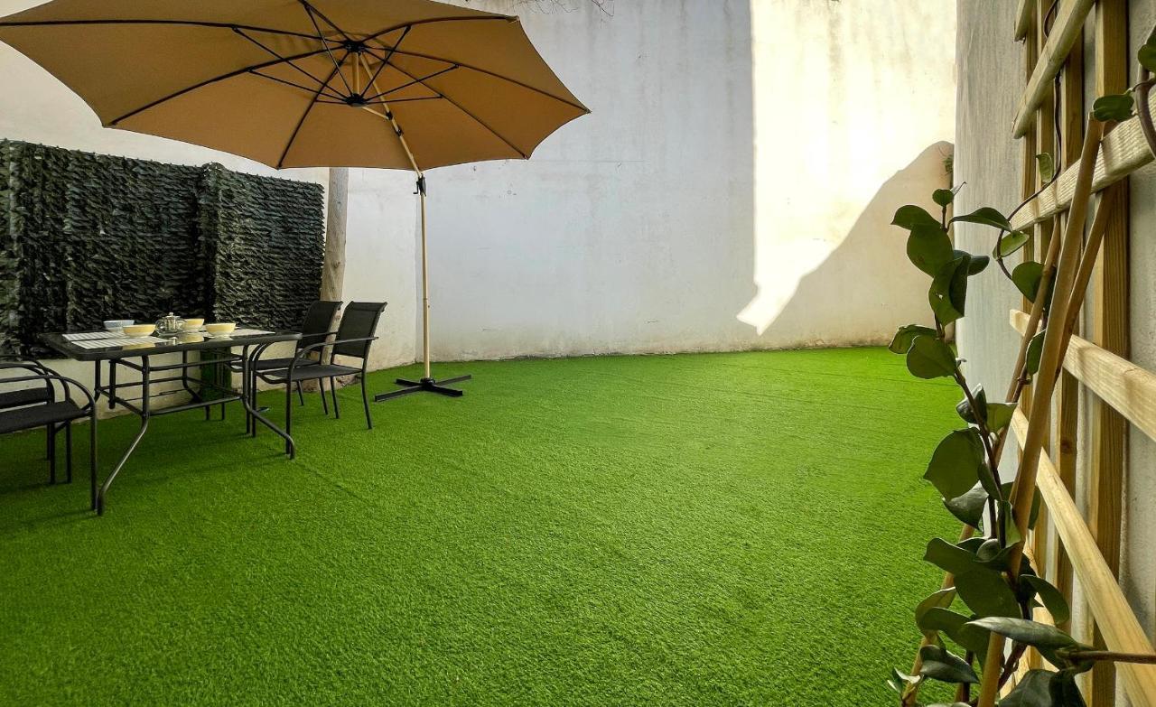 شقة Soho Modern 55Sqm Studio With Secret Garden أثينا المظهر الخارجي الصورة