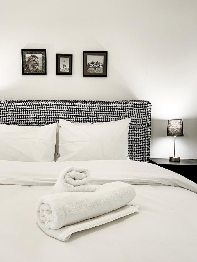 شقة Soho Modern 55Sqm Studio With Secret Garden أثينا المظهر الخارجي الصورة
